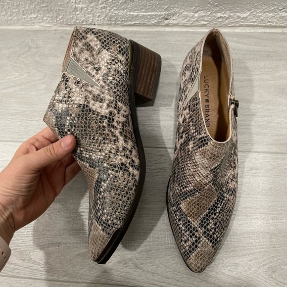 Lucky Brand Koben Ankle Bootie Western Stacked Heel Medium Beige Snake Print 8.5 - Picture 7 of 10